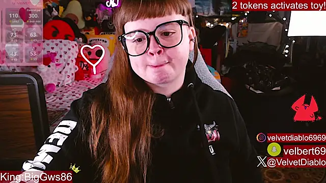 XXX chat uživo modela VelvetDiablo