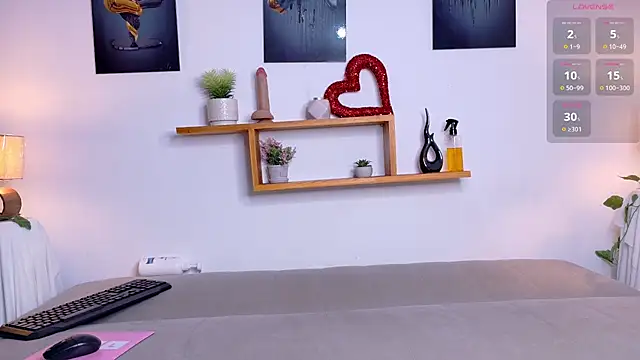 nairagold_'s Live XXX Chat