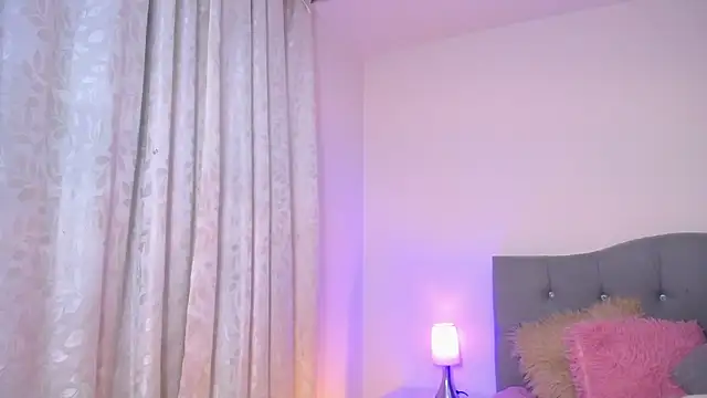 Kitten_Riot's Webcam Show