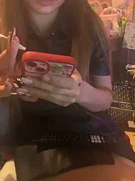 Онлайн чат XXX LaPetitechienne1