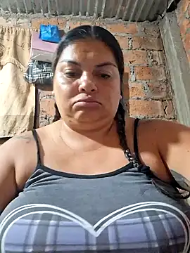 Juli_Powl élő XXX-chatje