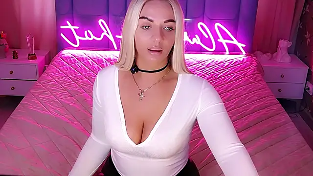 AllwaysHotJ: διαδικτυακό σόου στην κάμερα