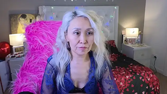 RoxalanaStar – Naživo XXX chat