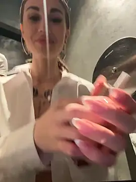 Chatroom XXX en direct de Charming_Ritta