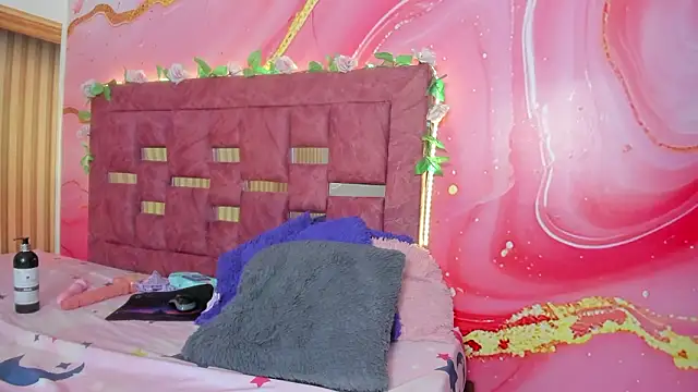 Daisy__rose Show in webcam