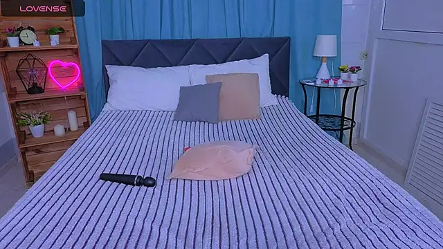 LucieHellsn Live XXX chat