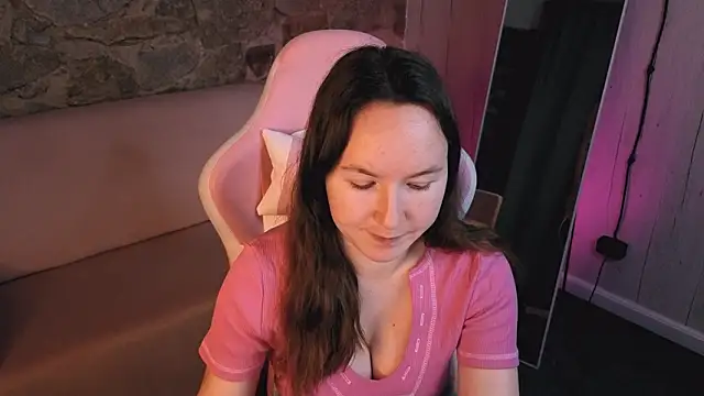 SindieStorm Adlı Modelin Canlı XXX Sohbeti