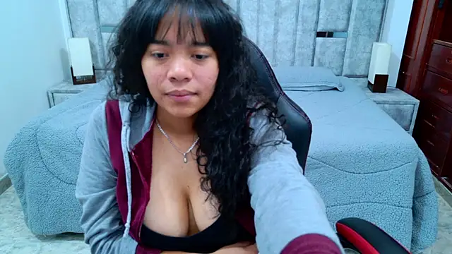 Chatroom XXX en direct de laureentt_