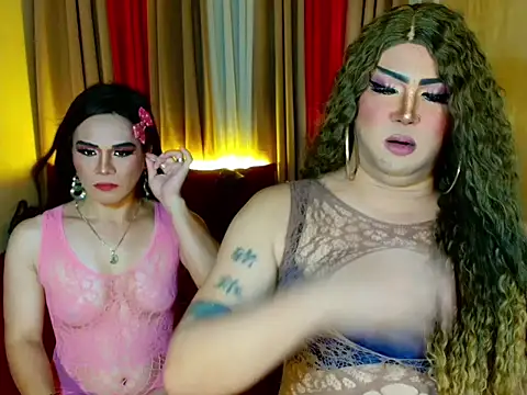 Incredible_Shemale élő XXX-chatje