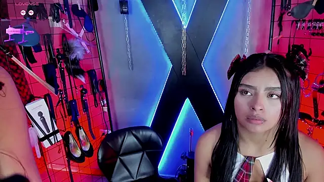 แชท XXX สดของ MissScarlet_Ela_bdsm