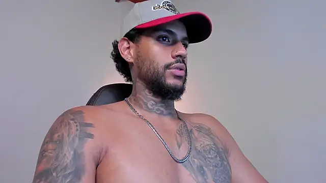 LuigiVitale_1's Live XXX Chat