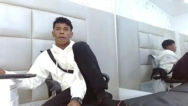 TonnyMarck Adlı Modelin Canlı XXX Sohbeti