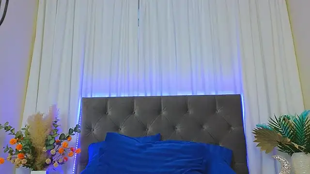 Ariana_Petite Chat XXX in diretta