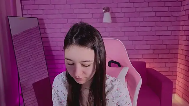 Nicole_Brownie Adlı Modelin Canlı XXX Sohbeti