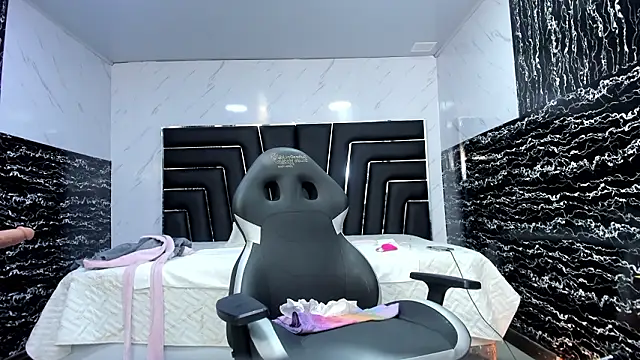 Ladyy_Scarlett élő XXX-chatje