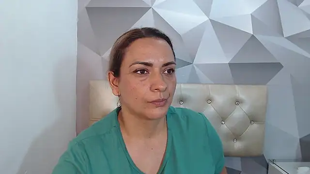 Czat XXX na żywo – Milf-Prettyboobs