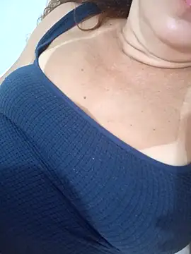 Chat +18 de SOLTEIRASIGILO ao vivo