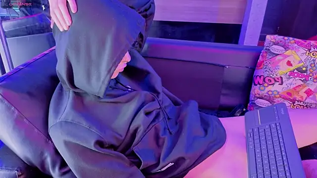 nova_salvatore Show Webcam