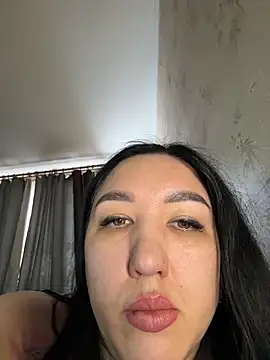 Naughtbaby_2025 Adlı Modelin Canlı XXX Sohbeti