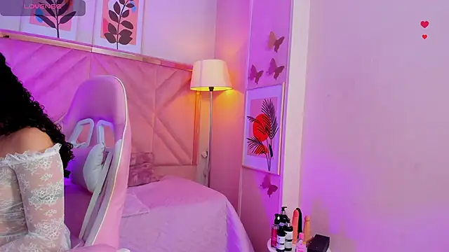 Chat XXX en directo de DemiJones_