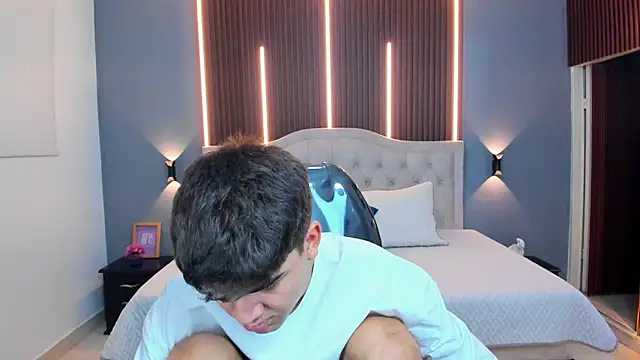 Tommy18__'s Live XXX Chat