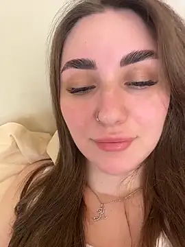 KiraBarlows' Live XXX Chat