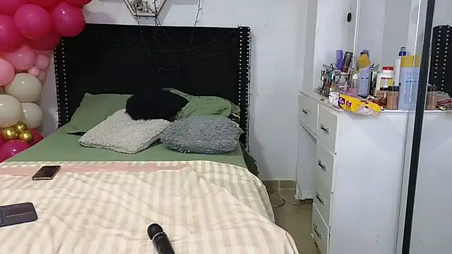 Chat XXX en directo de charlotte_077