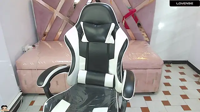 Kendra_rouse_v élő XXX-chatje