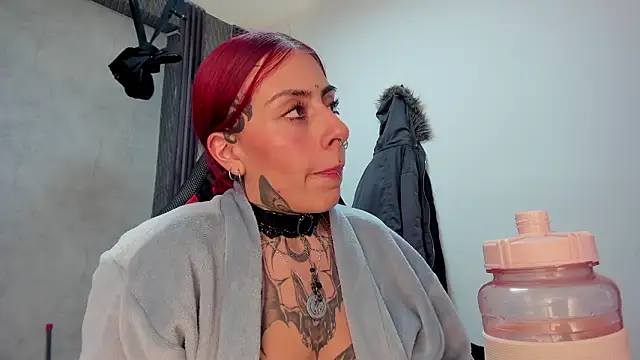 XXX chat uživo modela selene_red_