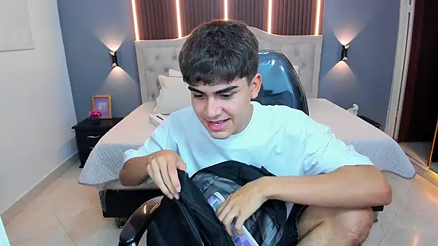 Онлайн чат XXX Tommy18__