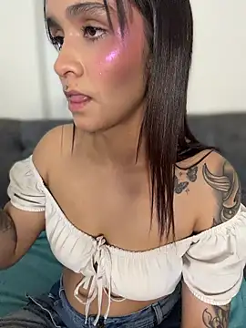 Isabella-Teen Adlı Modelin Canlı XXX Sohbeti