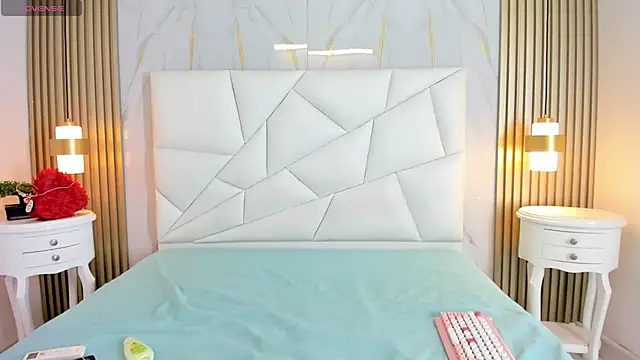 naomibely: διαδικτυακό σόου στην κάμερα