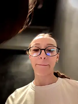 ElizaFi's Live XXX Chat