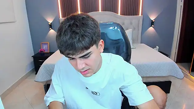 Chat XXX ao vivo de Tommy18__