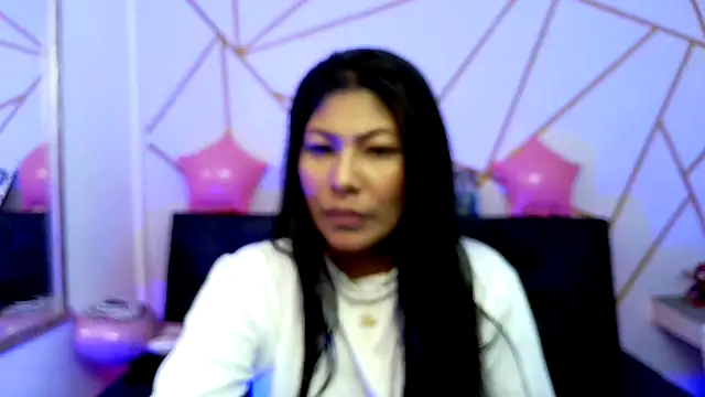 yvanna__smith live XXX chat