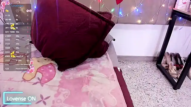 Zaly_mature Chat XXX in diretta