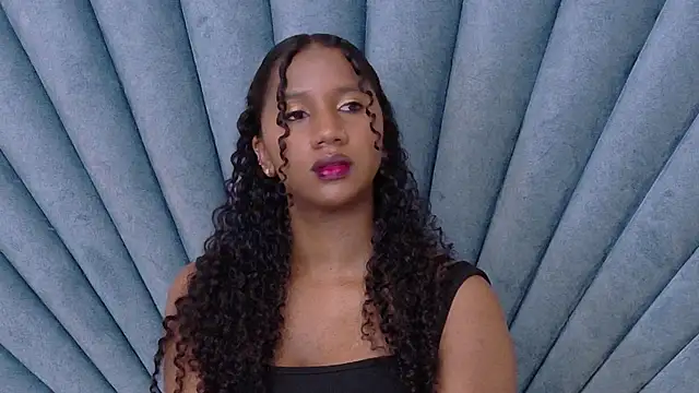 Chat XXX en directo de Chloe-Rose-