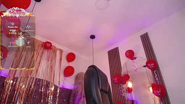 Amara_Davis Chat XXX in diretta