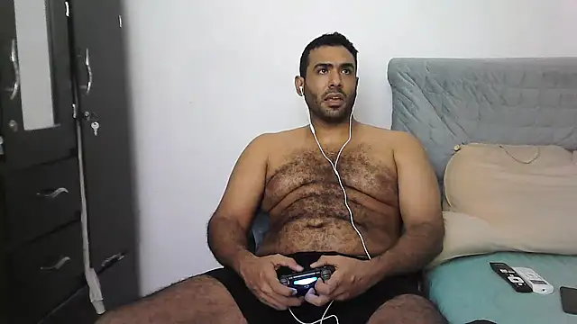 AlphaLatinoBear live XXX chat