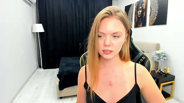 Strawberrye élő XXX-chatje