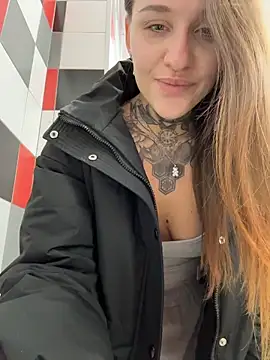 KishaMur Chat XXX in diretta