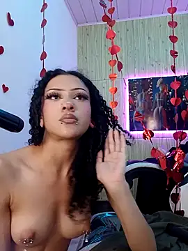 dolly_boob élő XXX-chatje