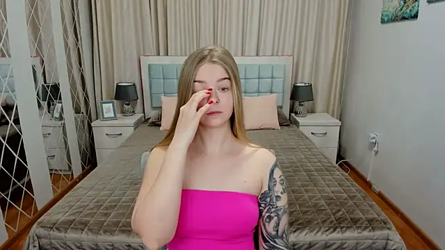 SirenaDoll live XXX chat