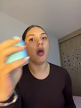 EmilyS__'s Live XXX Chat