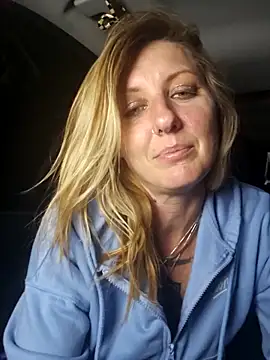 SheIsSomething live XXX chat