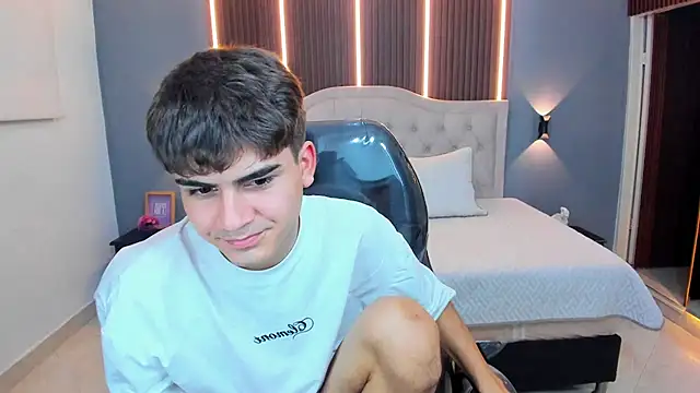 Tommy18__ Live XXX Chat