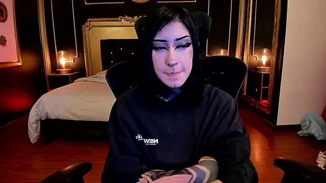 Kat_VonDe's Live XXX Chat