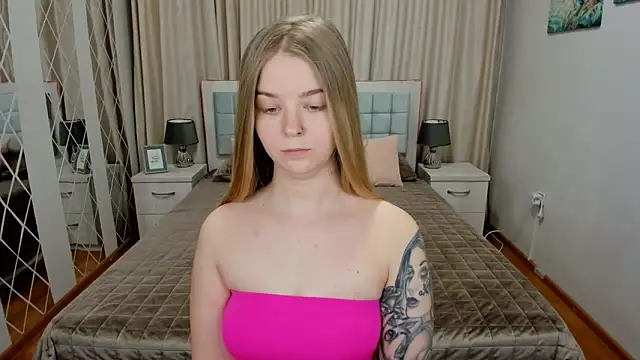 SirenaDoll élő XXX-chatje