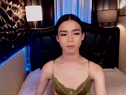 ItsurGirlMiana Show Webcam