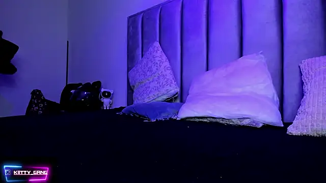 Онлайн чат XXX Kitty_Gang